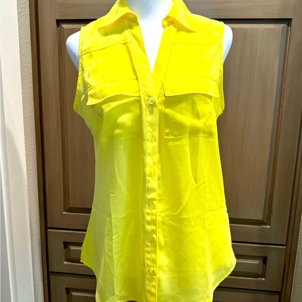 Sleeveless Button-up Top. Yellow. New York & Co. Sz Sm